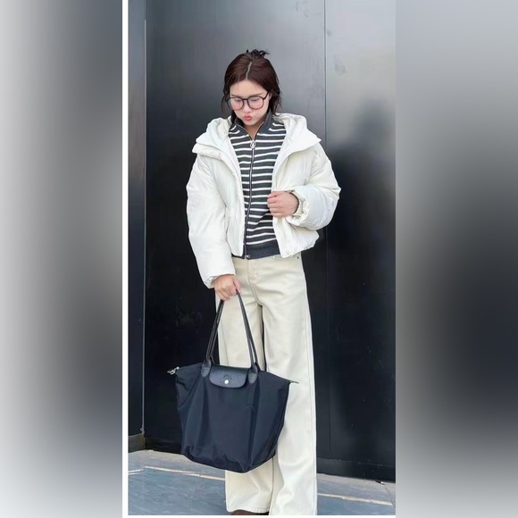 Longchamp Handbags - Longchamp  large tote bag black color universal‎ style versatile shoulder Purse